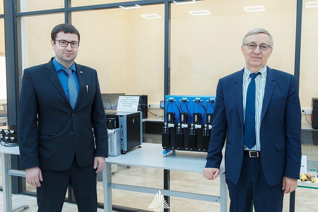 Александр Солдатов и его старший сын Сергей Солдатов
