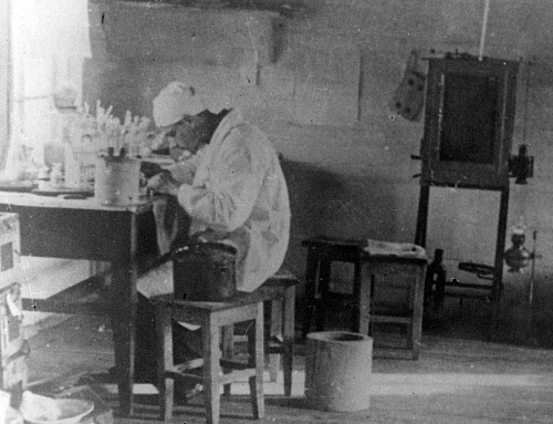 Михаил Чумаков во время экспедиции, 1937 год