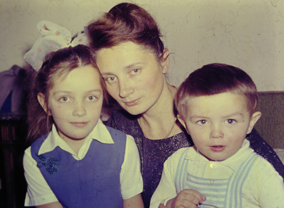 София и Павел Георгиевы с мамой