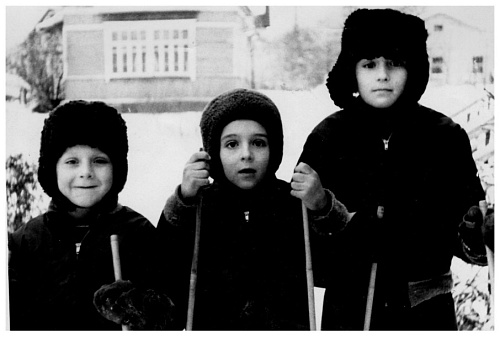 Братья Илья, Петр и Константин Чумаковы, 1959 год