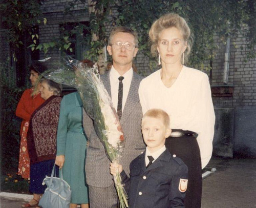 Андрей Яцун с родителями, 1991 год