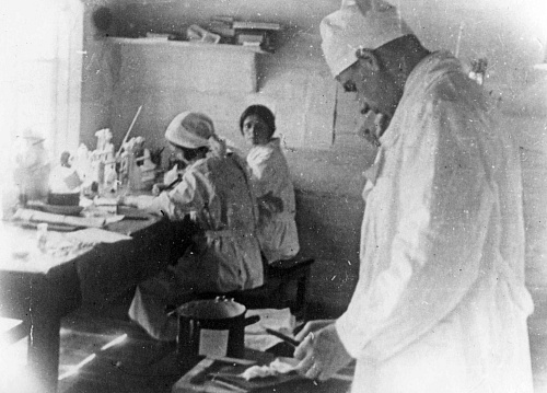Михаил Чумаков во время экспедиции, 1937 год